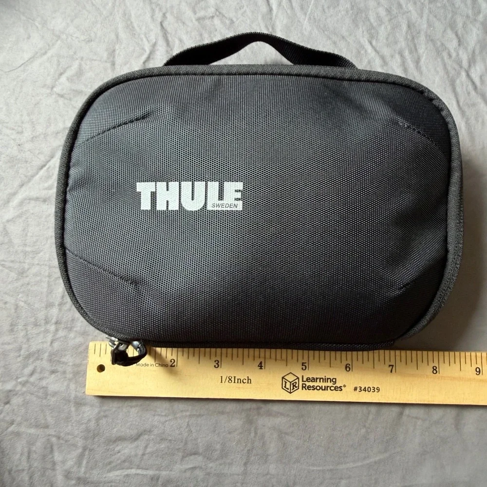 Thule Subterra PowerShuttle Electronics Organizer Travel Case NWT Black